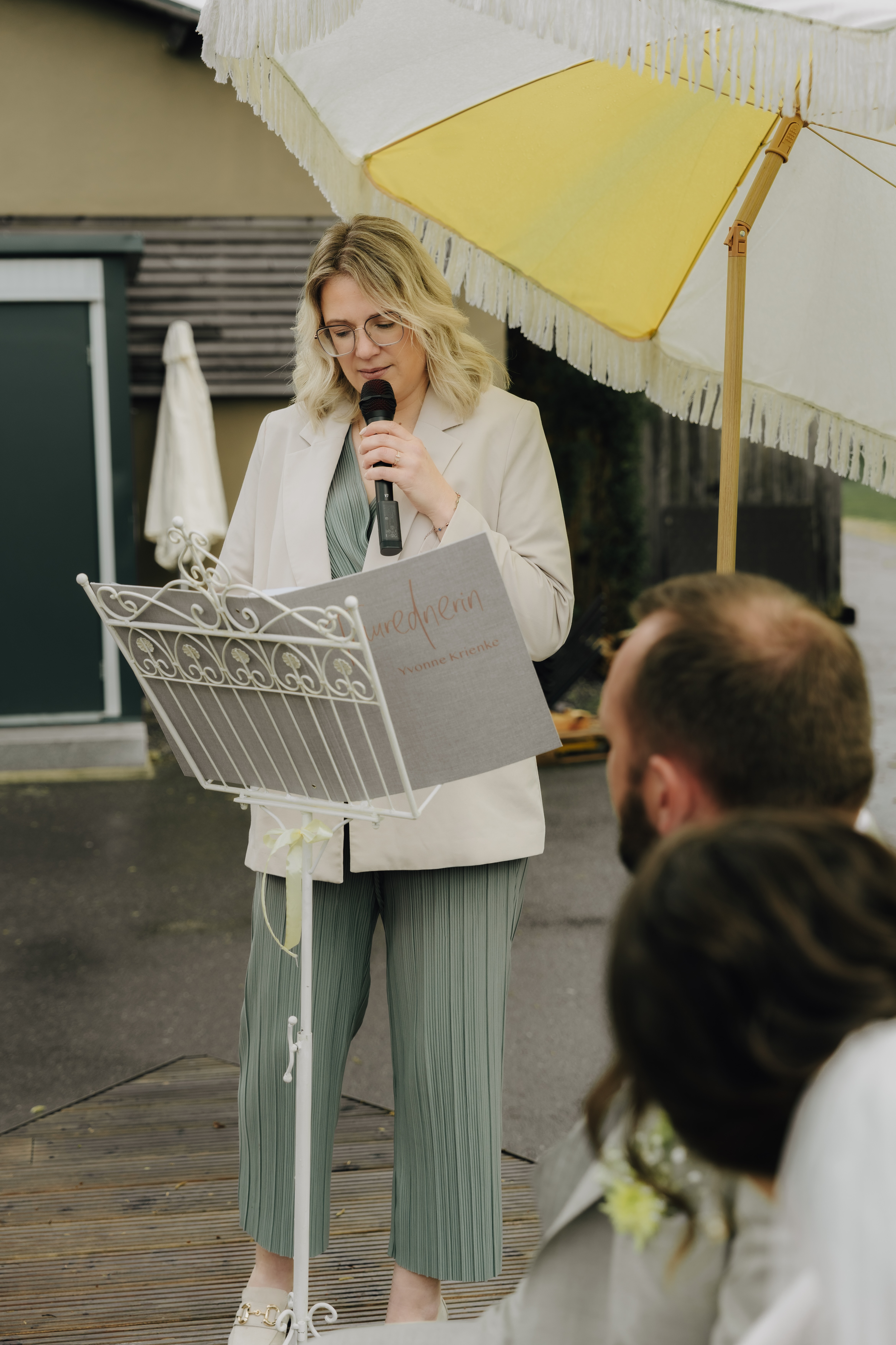 Yvonne Krienke - Erfahrene Traurednerin